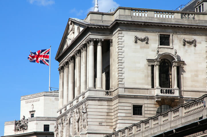 GBP falls despite 50bps hike as BoE predicts long recession
